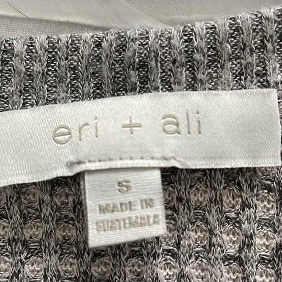 Beautiful v neck sweater. Gray and white eri + Ali size small - Picture 3 of 4